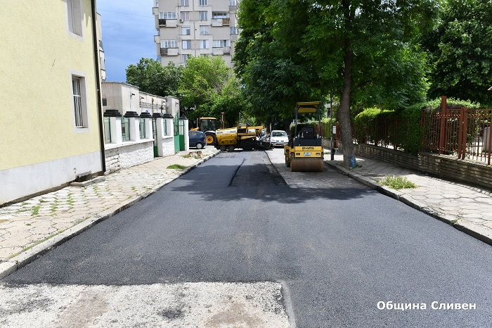 Община Сливен ще извърши ремонт на две улици в Индустриалната зона. Това заяви днес пред журналисти кметът Стефан Радев. Те се намират в района на бившите...